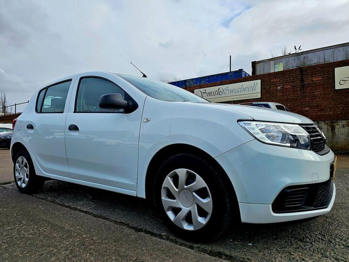Dacia Sandero 1.0 SCe Essential Euro 6 5dr Dacia Sandero 1.0 SCe Essential Euro 6 5dr