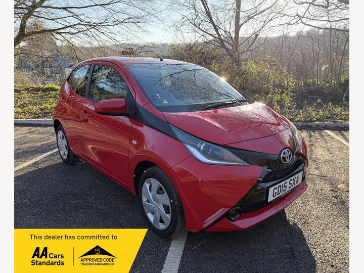 Toyota AYGO 1.0 VVT-i X-play Euro 5 5dr Euro 5 Toyota AYGO 1.0 VVT-i X-play Euro 5 5dr Euro 5
