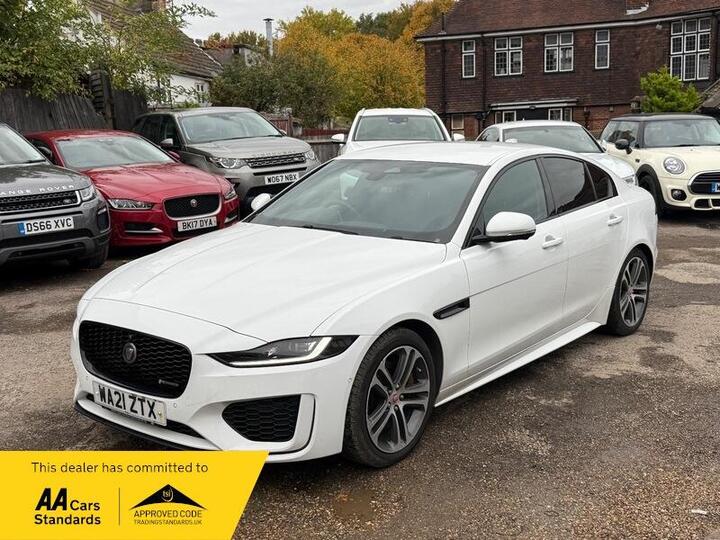Jaguar XE 2.0 D200 MHEV R-Dynamic SE Auto Euro 6 (s/s) 4dr