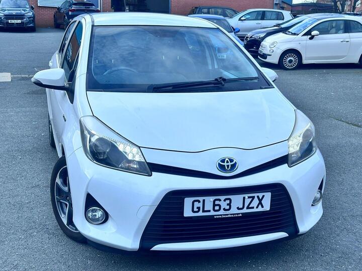 Toyota Yaris 1.5 VVT-h Trend CVT Euro 5 5dr Toyota Yaris 1.5 VVT-h Trend CVT Euro 5 5dr