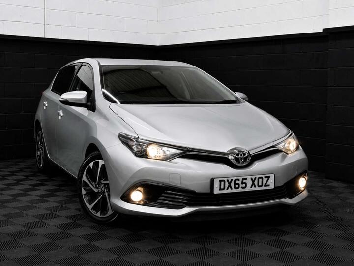 Toyota AURIS 1.2 VVT-i Design Euro 6 (s/s) 5dr (Safety Sense)