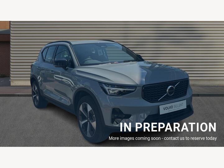 Volvo XC40 2.0 B3 MHEV Plus Dark DCT Auto Euro 6 (s/s) 5dr