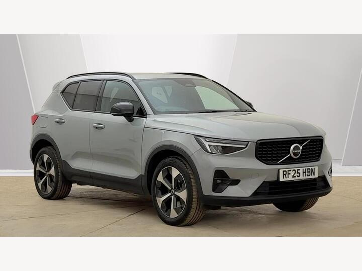 Volvo XC40 2.0 B3 MHEV Plus Dark DCT Auto Euro 6 (s/s) 5dr