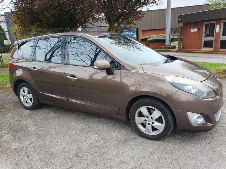 Renault Grand Scenic 1.9 DCi Dynamique TomTom Euro 4 5dr