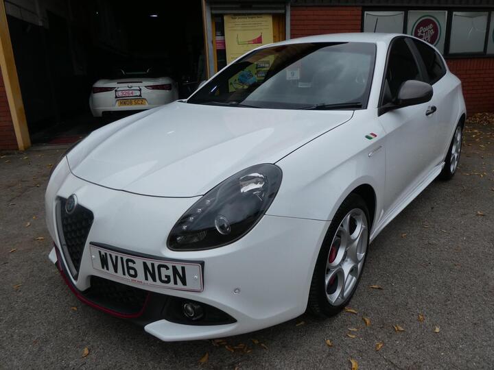 Alfa Romeo Giulietta 1.4 TB MultiAir Speciale TCT Euro 6 (s/s) 5dr Alfa Romeo Giulietta 1.4 TB MultiAir Speciale TCT Euro 6 (s/s) 5dr