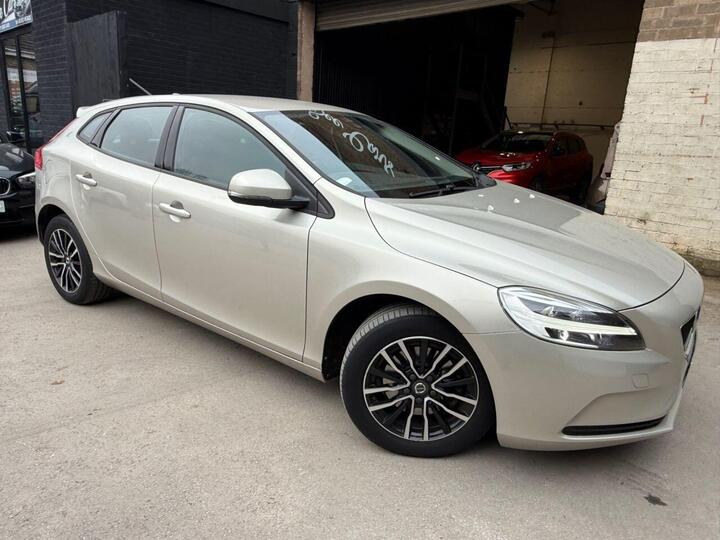 Volvo V40 2.0 T3 Momentum Euro 6 (s/s) 5dr
