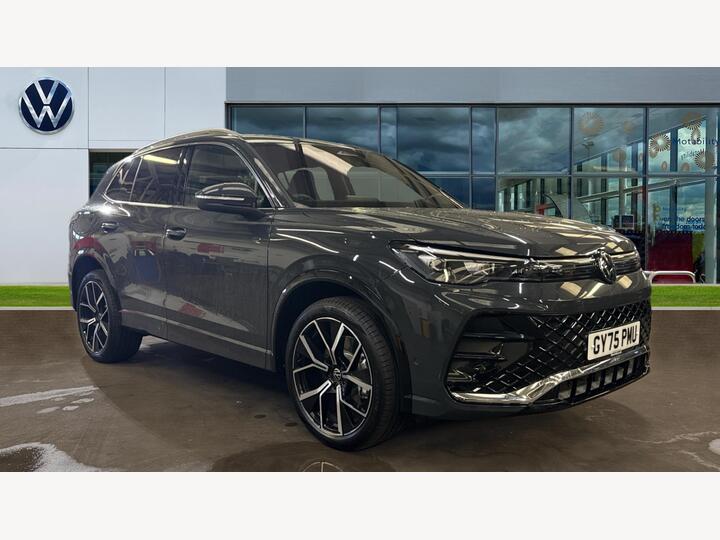 Volkswagen Tiguan 1.5 TSI EHybrid 19.7kWh R-Line DSG Euro 6 (s/s) 5dr Volkswagen Tiguan 1.5 TSI EHybrid 19.7kWh R-Line DSG Euro 6 (s/s) 5dr