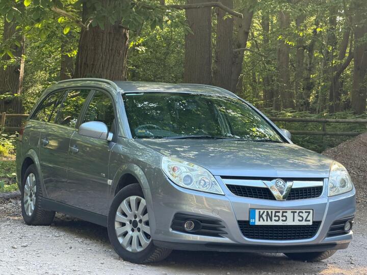 Vauxhall Vectra 2.2i 16v Design 5dr Vauxhall Vectra 2.2i 16v Design 5dr