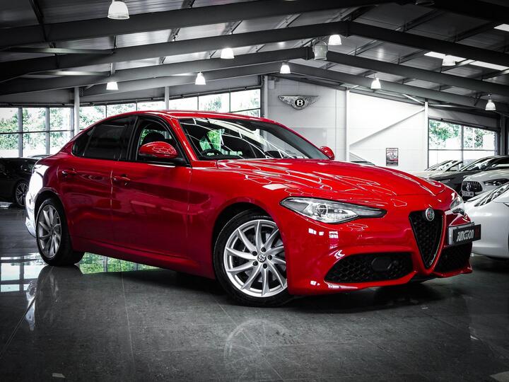 Alfa Romeo Giulia 2.0T Veloce Auto Euro 6 (s/s) 4dr Alfa Romeo Giulia 2.0T Veloce Auto Euro 6 (s/s) 4dr