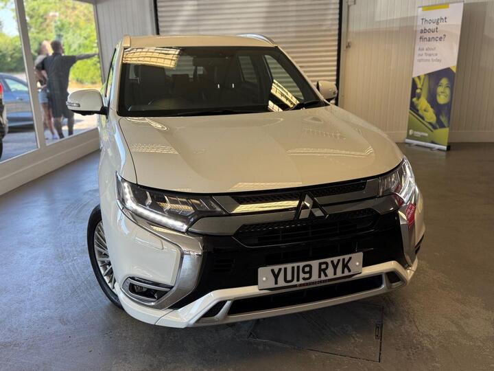 Mitsubishi OUTLANDER 2.4h TwinMotor 13.8kWh 4h CVT 4WD Euro 6 (s/s) 5dr