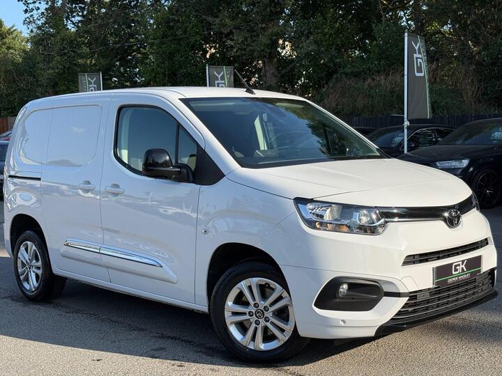 Toyota Proace City L1 DESIGN - NO VAT - AUTO - 1.5 DIESEL - REVERSE CAM - CARPLAY