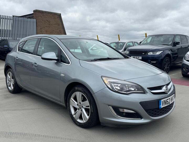 Vauxhall Astra 2.0 CDTi EcoFLEX SRi Euro 5 (s/s) 5dr Vauxhall Astra 2.0 CDTi EcoFLEX SRi Euro 5 (s/s) 5dr
