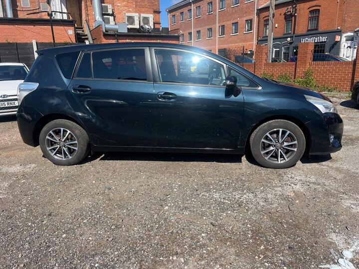 Toyota Verso 1.6 D-4D Icon Euro 5 (s/s) 5dr Toyota Verso 1.6 D-4D Icon Euro 5 (s/s) 5dr