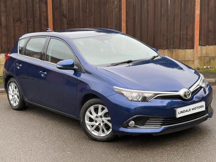 Toyota Auris 1.6 D-4D Icon Euro 6 (s/s) 5dr (Safety Sense) Toyota Auris 1.6 D-4D Icon Euro 6 (s/s) 5dr (Safety Sense)