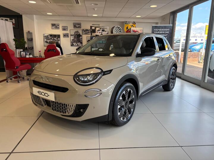 Fiat 600 54kWh La Prima Auto 5dr