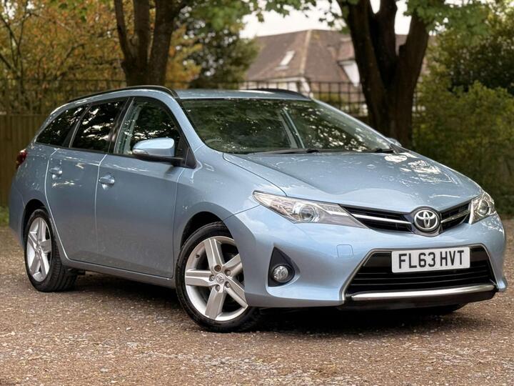 Toyota AURIS 1.6 V-Matic Sport Touring Sports Euro 5 5dr Toyota AURIS 1.6 V-Matic Sport Touring Sports Euro 5 5dr