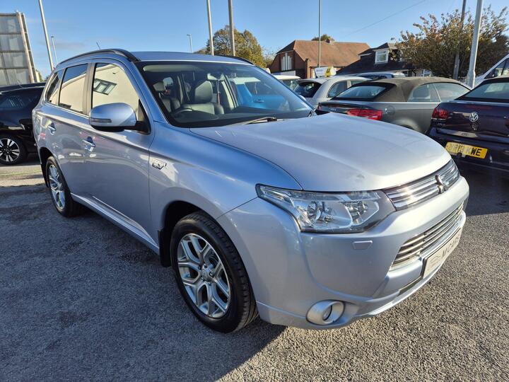 Mitsubishi Outlander 2.0h 12kWh GX4h CVT 4WD Euro 5 (s/s) 5dr Mitsubishi Outlander 2.0h 12kWh GX4h CVT 4WD Euro 5 (s/s) 5dr