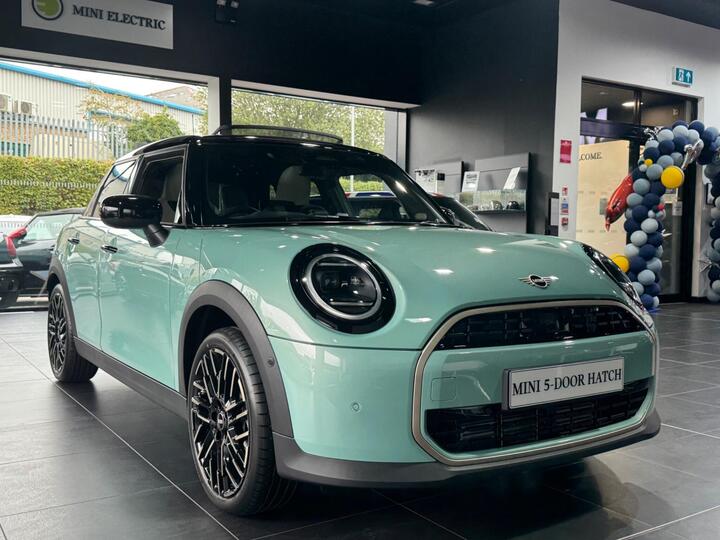 MINI Cooper 1.5C Exclusive Steptronic Euro 6 (s/s) 5dr