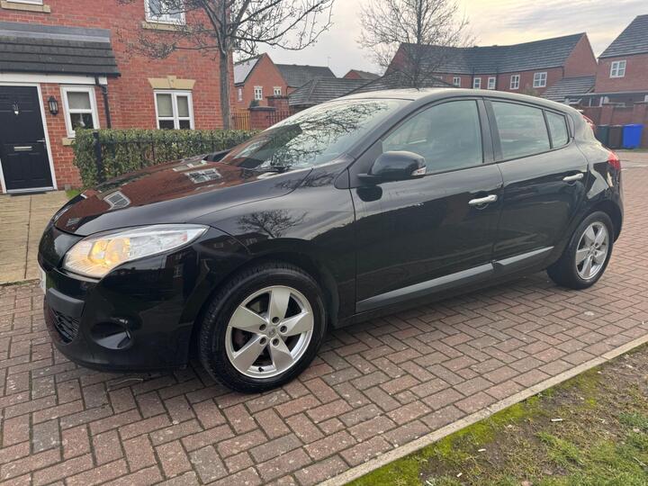 Renault Megane 1.5 DCi Dynamique TomTom Euro 5 5dr Renault Megane 1.5 DCi Dynamique TomTom Euro 5 5dr