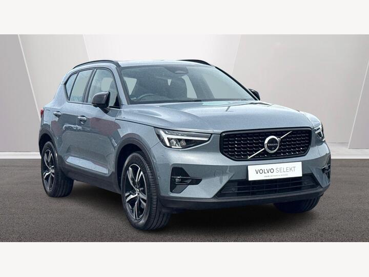 Volvo XC40 2.0 B3 MHEV Plus Dark DCT Auto Euro 6 (s/s) 5dr