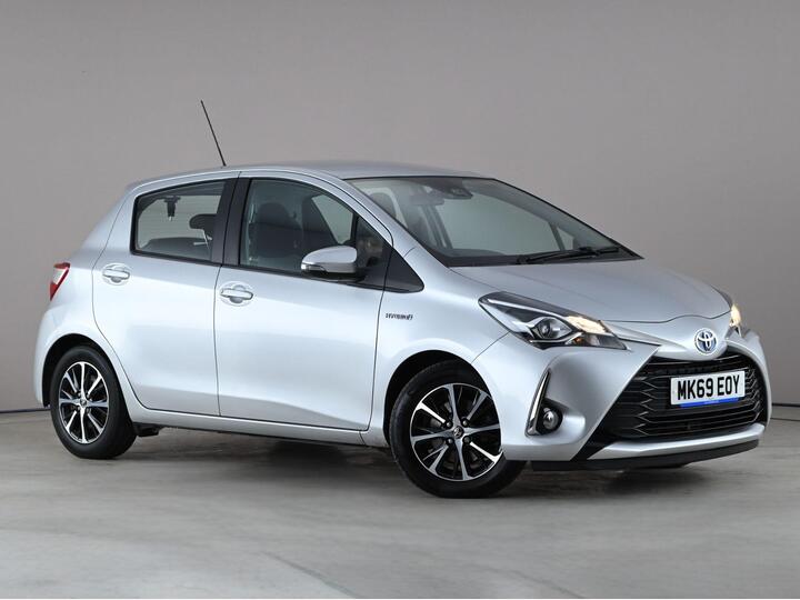 Toyota Yaris 1.5 VVT-h Icon Tech E-CVT Euro 6 (s/s) 5dr