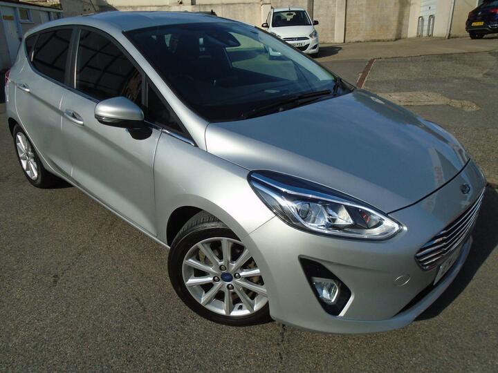Ford Fiesta 1.0T EcoBoost Titanium Euro 6 (s/s) 5dr