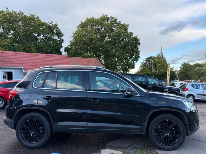 Volkswagen Tiguan 2.0 TDI Sport 4WD Euro 5 5dr