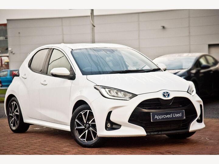 Toyota Yaris 1.5 VVT-h Design E-CVT Euro 6 (s/s) 5dr Toyota Yaris 1.5 VVT-h Design E-CVT Euro 6 (s/s) 5dr