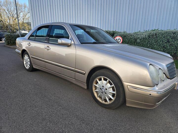 Mercedes-Benz E Class 2.6 E240 Elegance 4dr