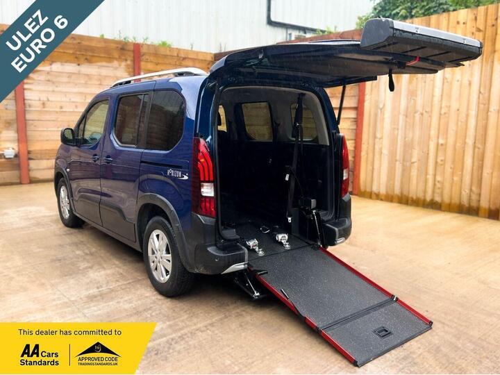 Peugeot RIFTER 1.2 PureTech Allure Premium Standard MPV EAT Euro 6 (s/s) 5dr Peugeot RIFTER 1.2 PureTech Allure Premium Standard MPV EAT Euro 6 (s/s) 5dr