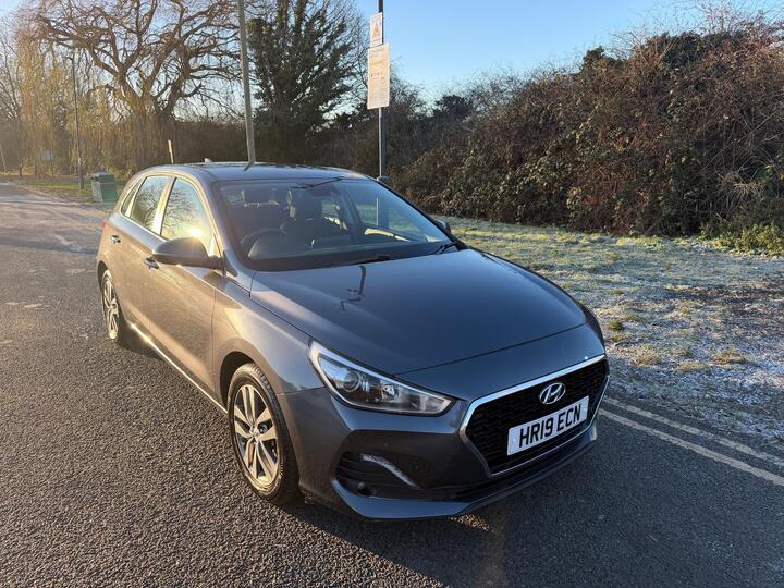 Hyundai I30 1.6 CRDi Blue Drive SE Nav DCT Euro 6 (s/s) 5dr Hyundai I30 1.6 CRDi Blue Drive SE Nav DCT Euro 6 (s/s) 5dr