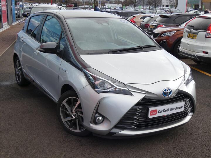 Toyota Yaris 1.5 VVT-h Y20 Bi-tone E-CVT Euro 6 (s/s) 5dr
