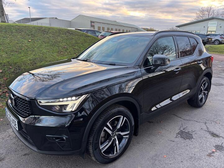 Volvo XC40 2.0 B3 MHEV Plus Dark DCT Auto Euro 6 (s/s) 5dr