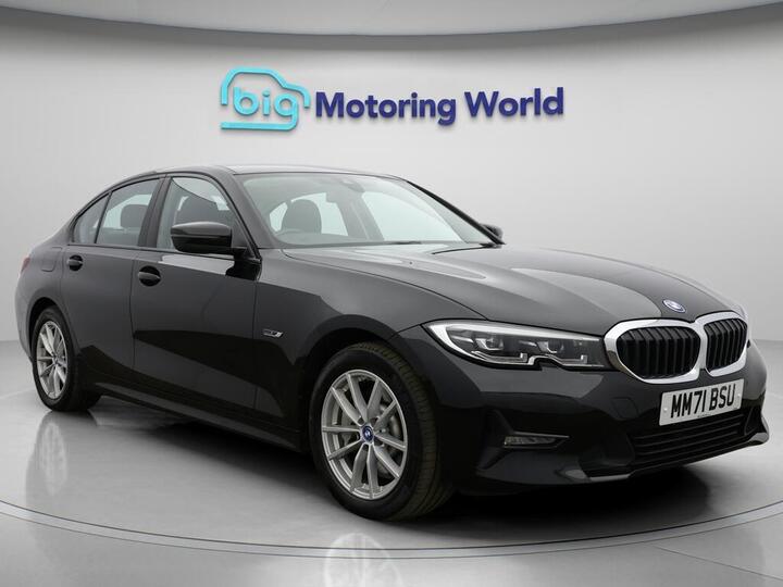 BMW 3 Series 2.0 330e 12kWh SE Pro Auto Euro 6 (s/s) 4dr BMW 3 Series 2.0 330e 12kWh SE Pro Auto Euro 6 (s/s) 4dr