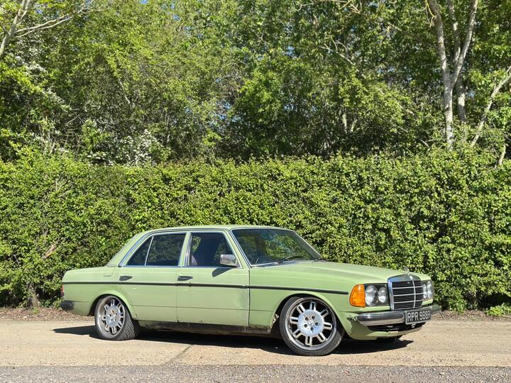 Mercedes-Benz 200 2.0 4dr