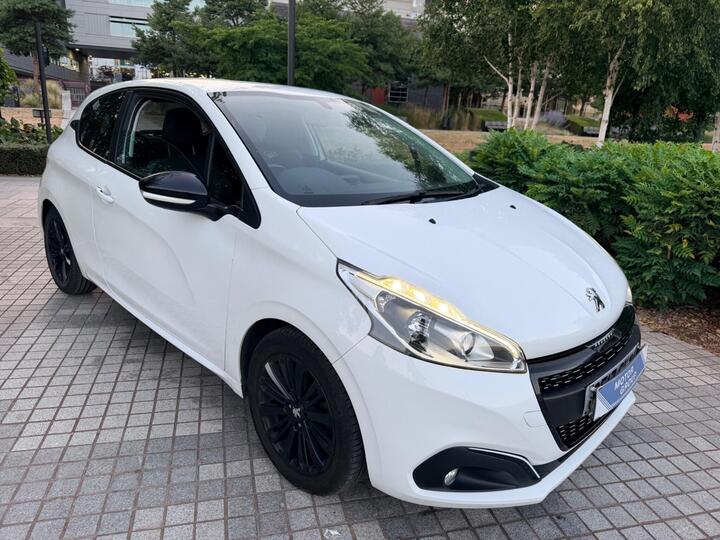 Peugeot 208 1.2 PureTech Black Edition Euro 6 3dr