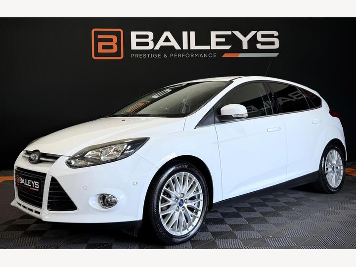 Ford Focus 1.0T EcoBoost Zetec Navigator Euro 5 (s/s) 5dr