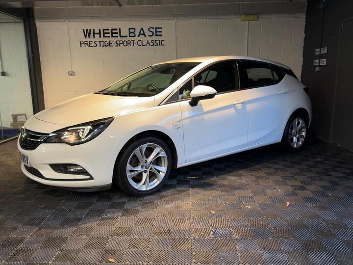 Vauxhall Astra 1.6 CDTi BlueInjection SRi Nav Euro 6 (s/s) 5dr Vauxhall Astra 1.6 CDTi BlueInjection SRi Nav Euro 6 (s/s) 5dr