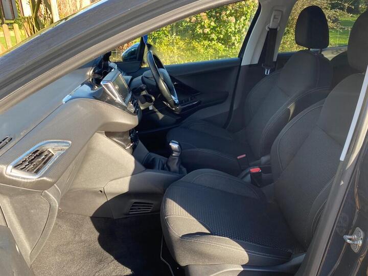 Peugeot 208 1.2 PureTech Tech Edition Euro 6 (s/s) 5dr Peugeot 208 1.2 PureTech Tech Edition Euro 6 (s/s) 5dr