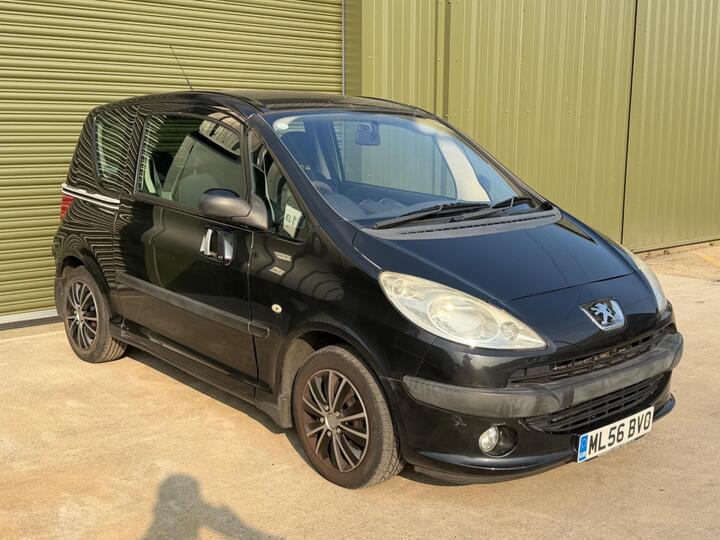 Peugeot 1007 1.4 8v Dolce 3dr