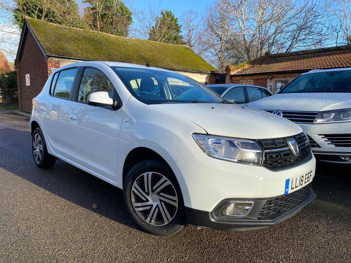 Dacia Sandero 1.0 SCe Laureate Euro 6 5dr Dacia Sandero 1.0 SCe Laureate Euro 6 5dr