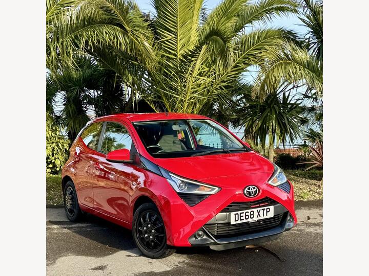 Toyota AYGO 1.0 VVT-i X-play Euro 6 5dr Toyota AYGO 1.0 VVT-i X-play Euro 6 5dr