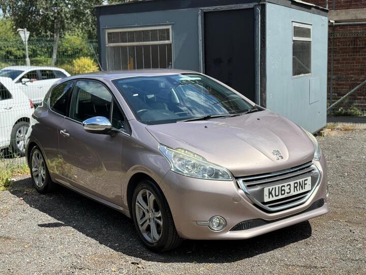 Peugeot 208 1.2 VTi Allure Euro 5 3dr