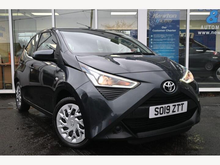 Toyota AYGO 1.0 VVT-i X-play Euro 6 5dr Toyota AYGO 1.0 VVT-i X-play Euro 6 5dr