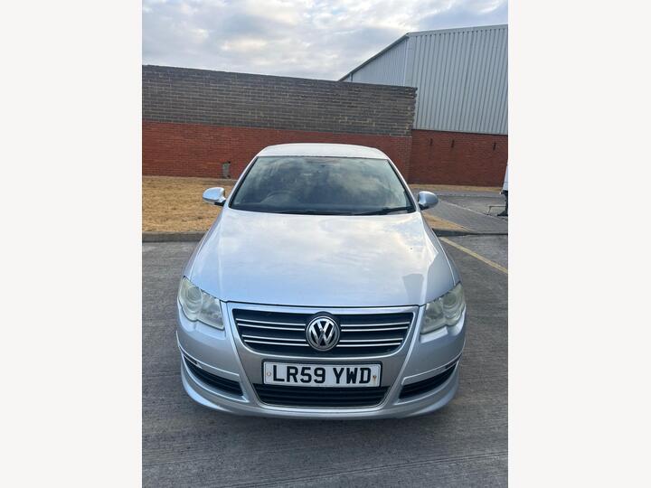 Volkswagen Passat 2.0 TDI R-Line DSG Euro 5 4dr