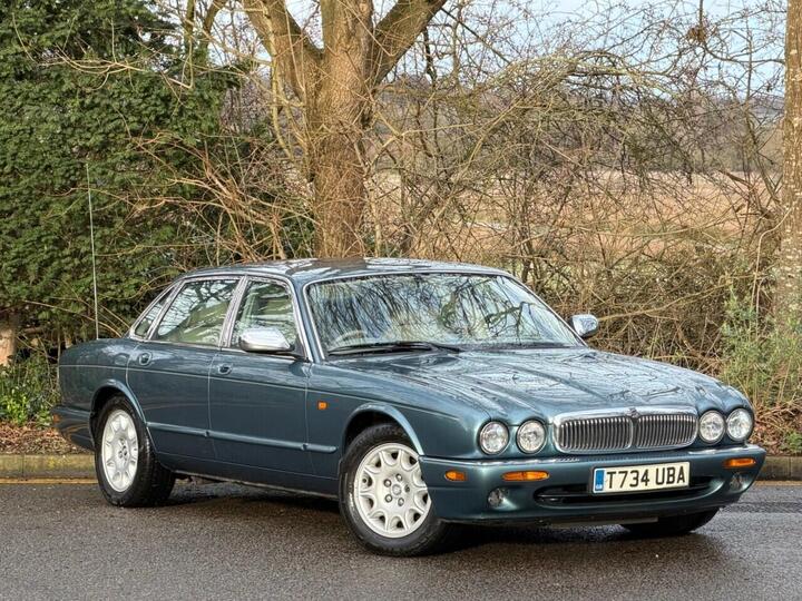 Jaguar XJ 4.0 Sovereign 4dr