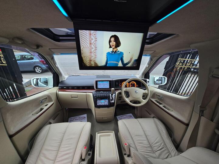Nissan Elgrand XL TOP OF THE RANGE