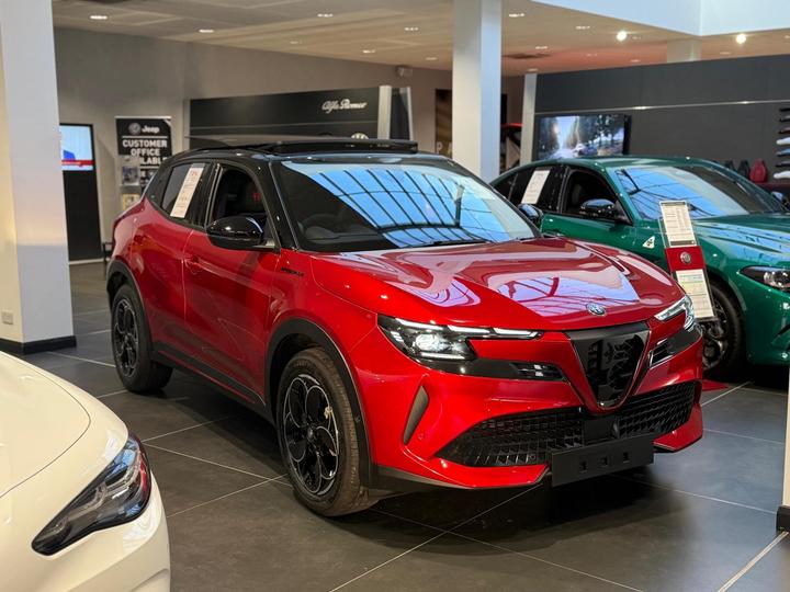 Alfa Romeo Junior 54kWh Elettrica Speciale Auto 5dr