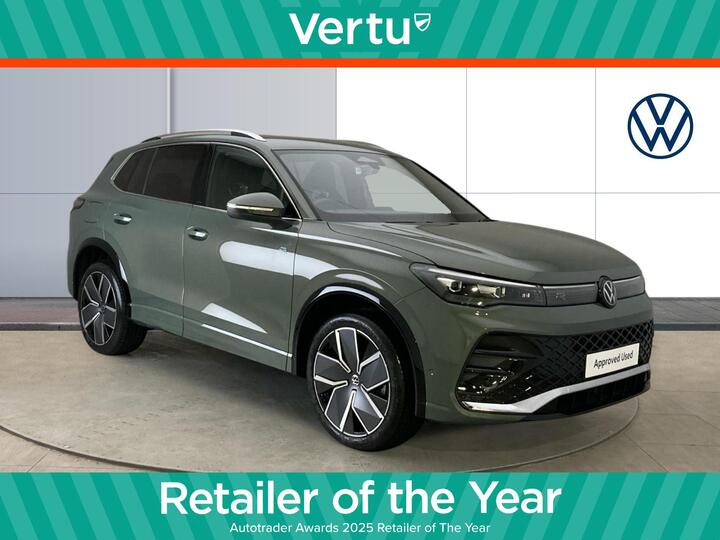 Volkswagen Tiguan 1.5 TSI EHybrid 19.7kWh R-Line DSG Euro 6 (s/s) 5dr Volkswagen Tiguan 1.5 TSI EHybrid 19.7kWh R-Line DSG Euro 6 (s/s) 5dr