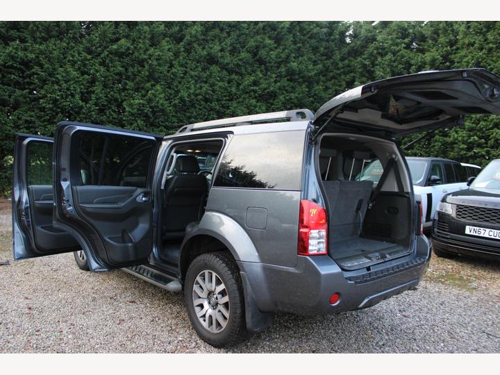 Nissan Pathfinder 2.5 DCi Tekna 4WD Euro 5 5dr